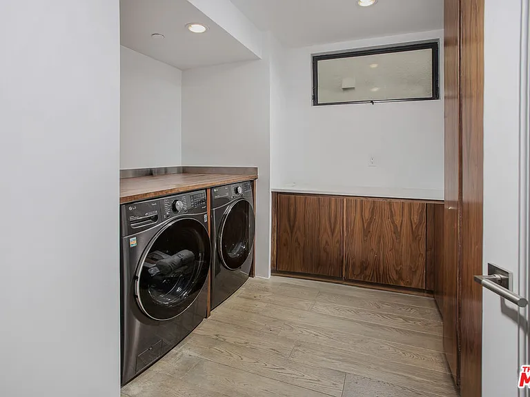 2105 E Balboa Blvd — Photo 46