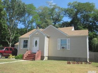570 Clocks Blvd, Massapequa, NY 11758