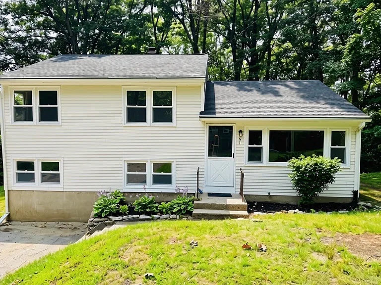 51 Birchwood Rd — Photo 1
