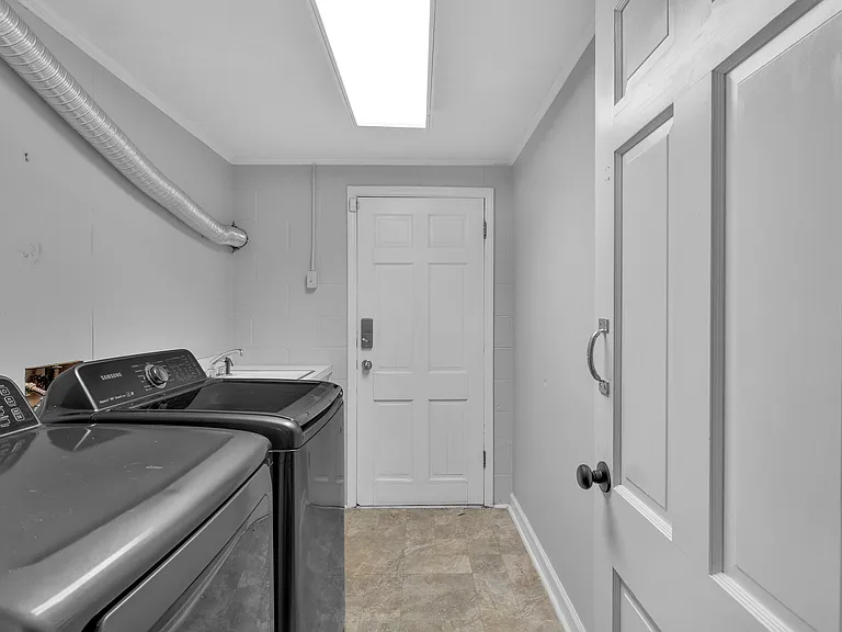 Sharonbrook Dr — Photo 12