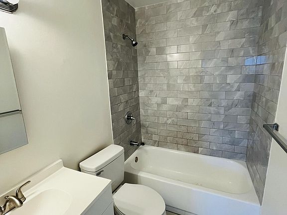 5th image of 9911 Sandalfoot Boulevard #112