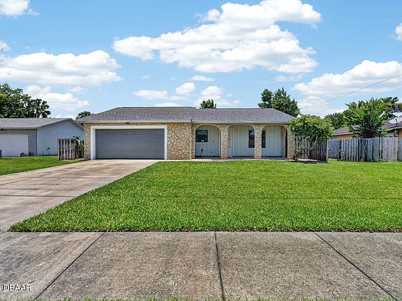 2nd image of 7 Lakeview Cir