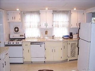 3rd image of 18 Prospect St