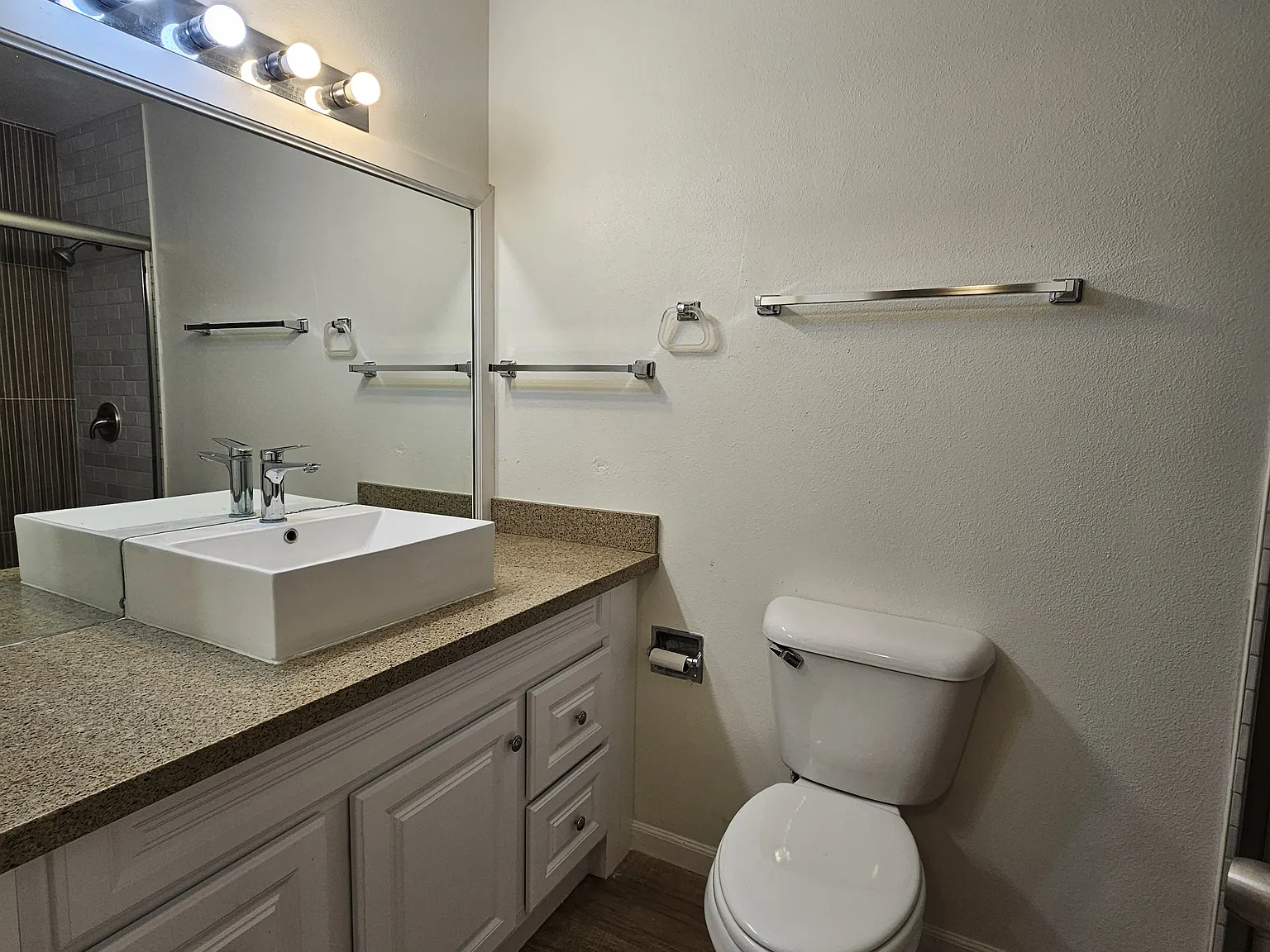 2 bed, 905 sqft, $1,500 — Photo 4