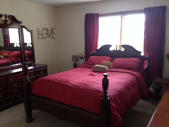 3rd image of 4755 Belmont Pl