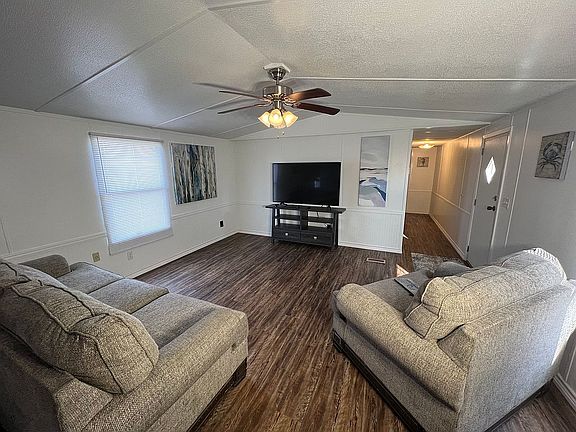 3rd image of 557B N Quailrun Ave