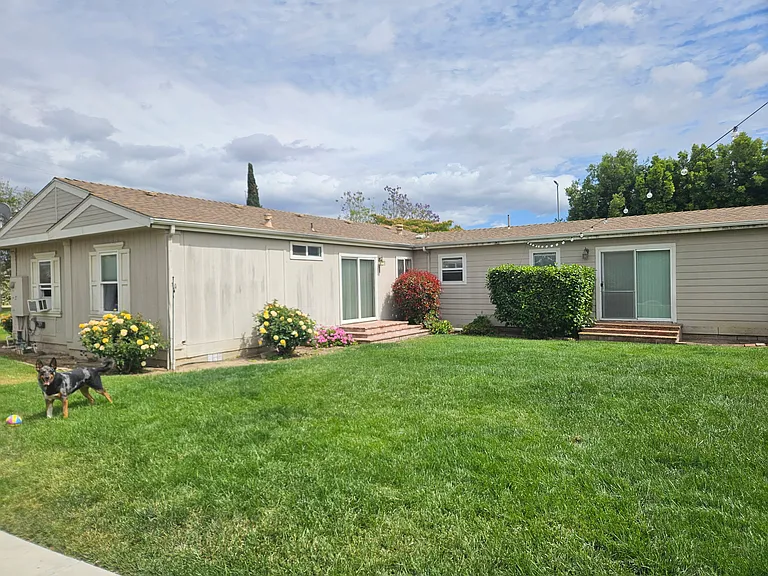 788 Poindexter Ave — Photo 4