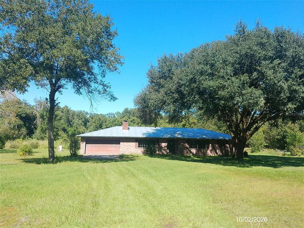 3 bed, 2.0 bath, 1998 sqft, $2,000 — Photo 1