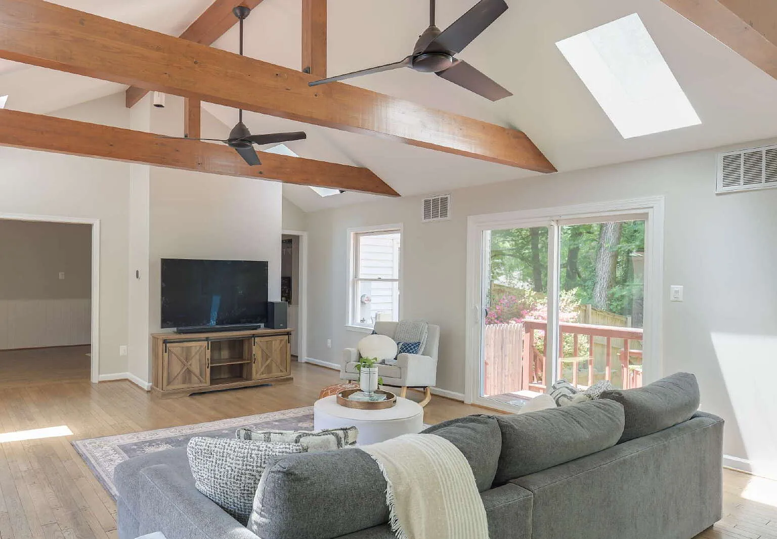5 bed, 3.5 bath, 4550 sqft, $7,500 — Photo 4