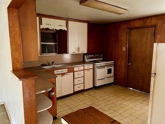 5th image of 1202 Lindsey St