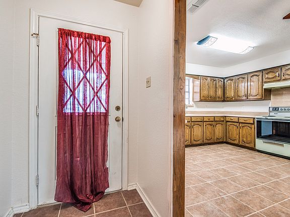 4th image of 501 Causey Ln