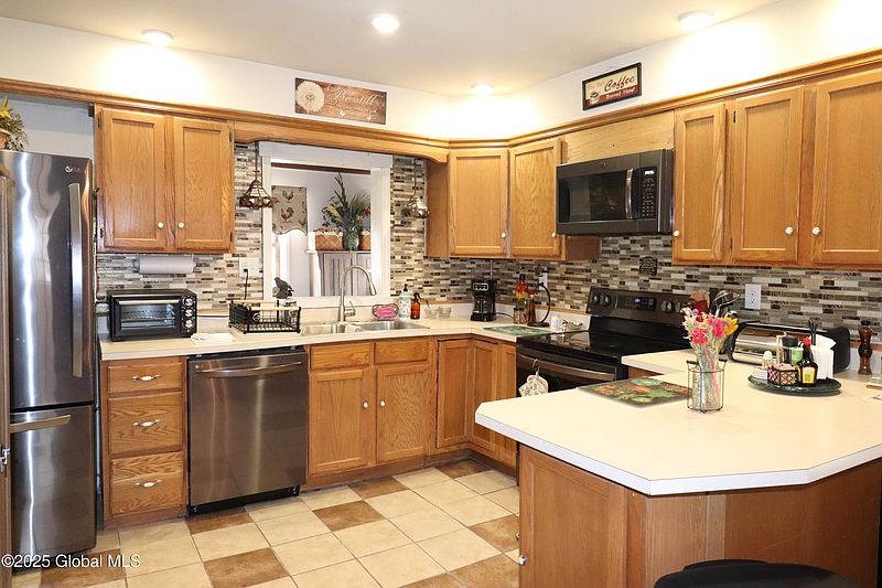 4th image of 202 W Shore Road