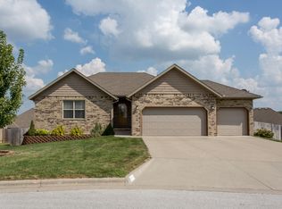 202 N Finch Ct, Willard, MO 65781