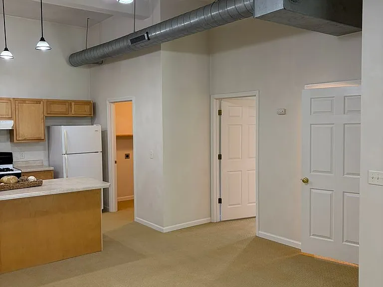 1410 Eisenhower St — Photo 3