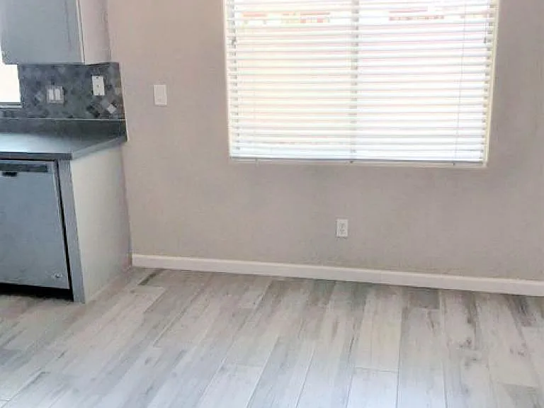 3618 W Marconi Ave — Photo 6