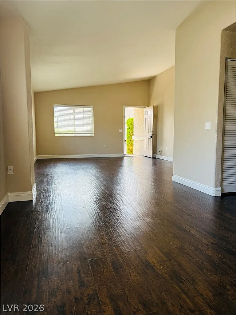 3 bed, 2.0 bath, 1377 sqft, $1,850 — Photo 2