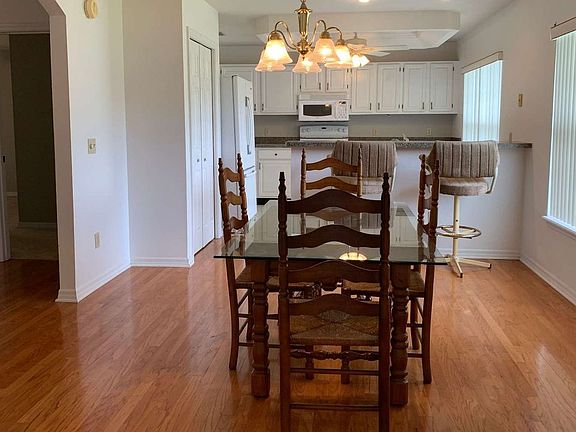 3rd image of 242 SW Robinson Ct