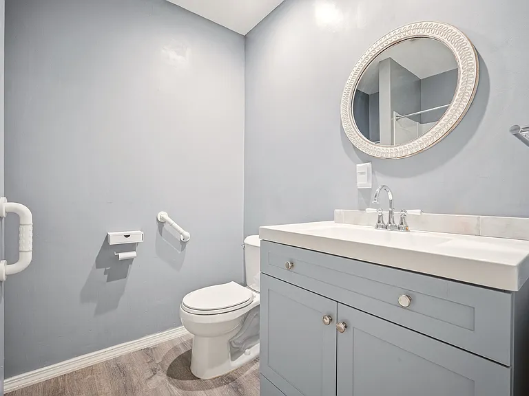 327 1/2 S Lincoln Pl — Photo 18
