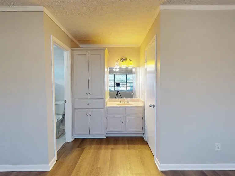 3904 Windwood Cir — Photo 13