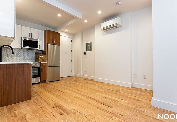 4th image of 2114 Fulton St #1R