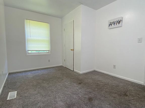 5th image of 32 Bernardo Pl