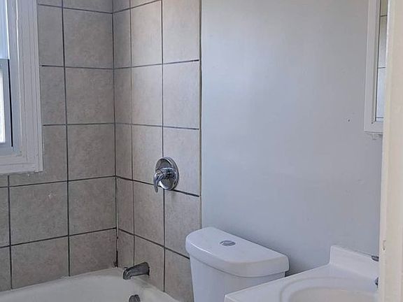 5th image of 3011 Park Ave Unit 4