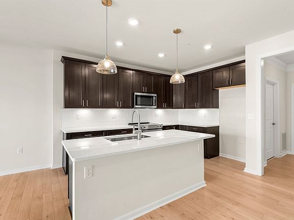 5th image of 6 Stratton Dr Unit 303
