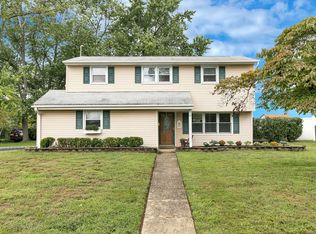 14 Deer St, Hazlet, NJ 07730