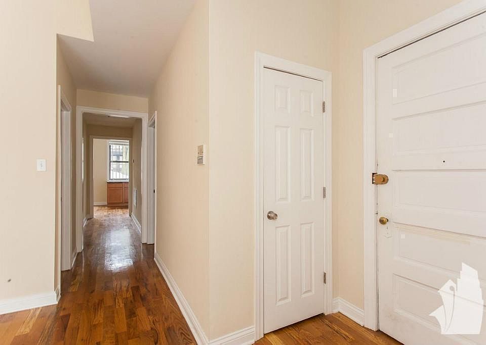 1st image of 639 W Oakdale Ave APT 4L