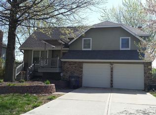 1932 S Stagecoach Dr, Olathe, KS 66062