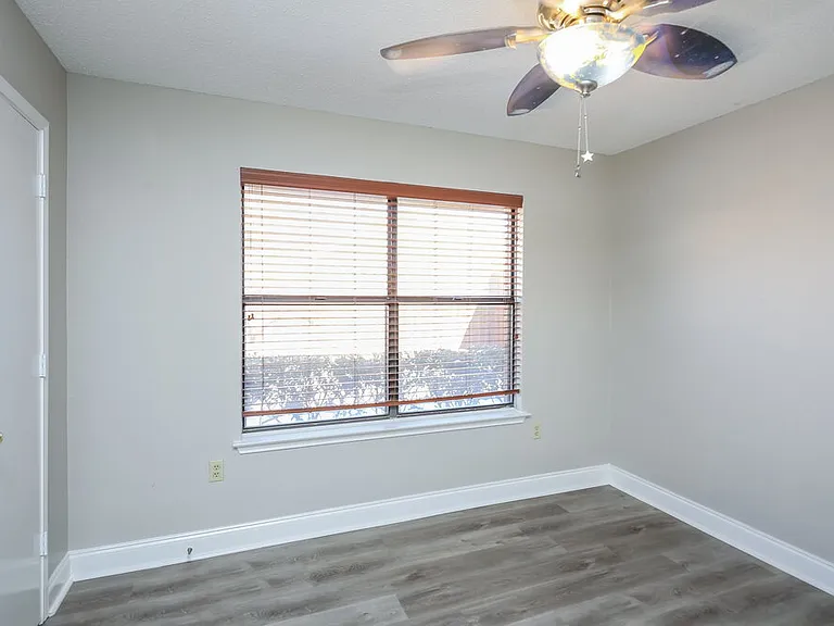 10965 Colonial Heights Ln — Photo 15