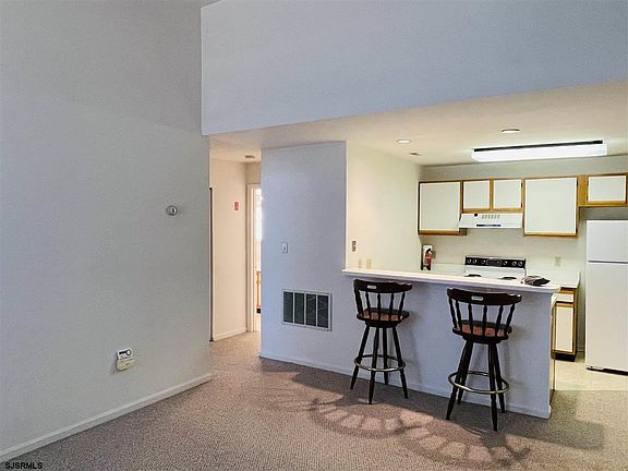 4th image of 127 Driftwood Ct #25