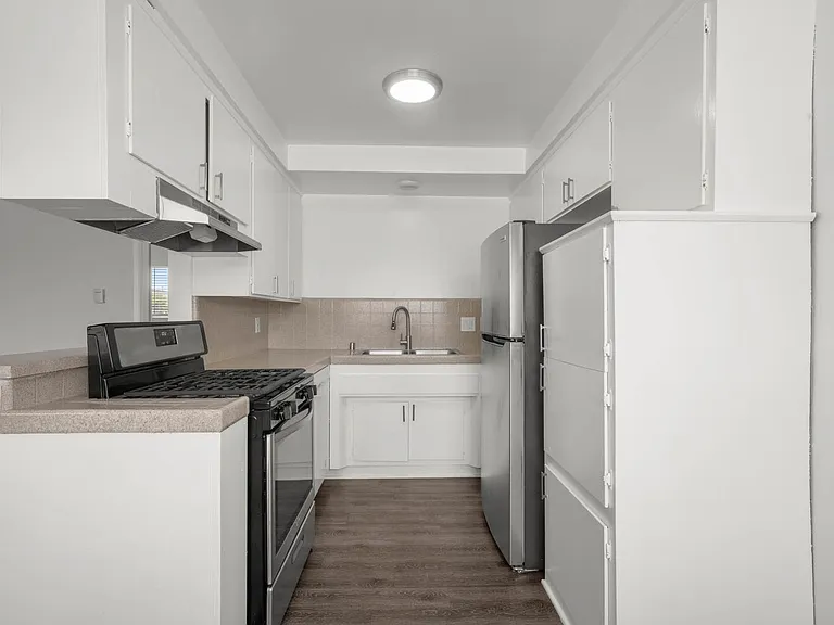 814 Victor Ave — Photo 5
