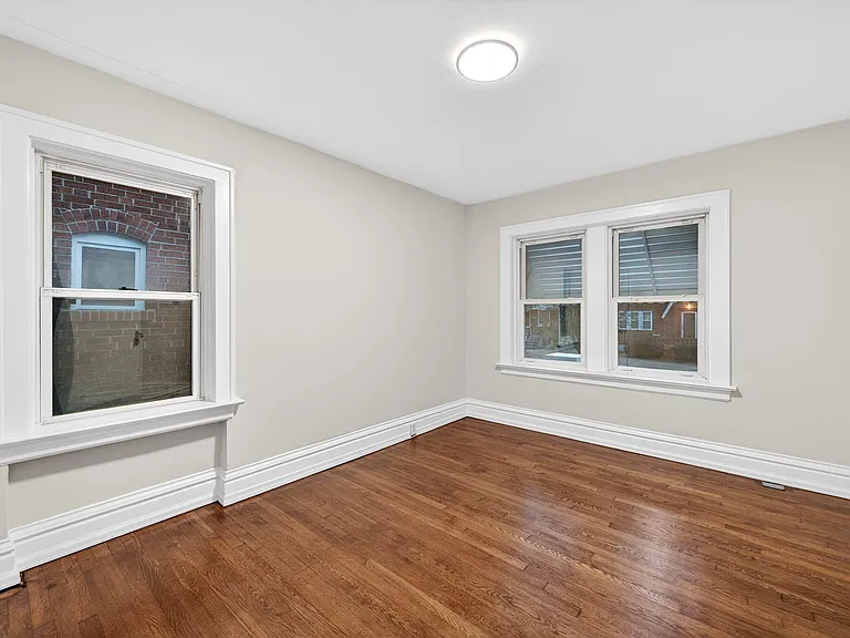 6135 Newport Ave — Photo 10