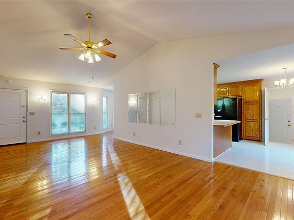 5th image of 279 Fleming Ave