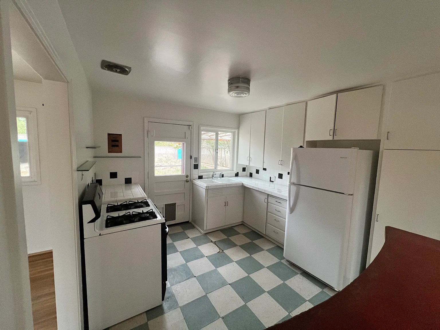 4 bed, 2.5 bath, 1400 sqft, $2,600 — Photo 4