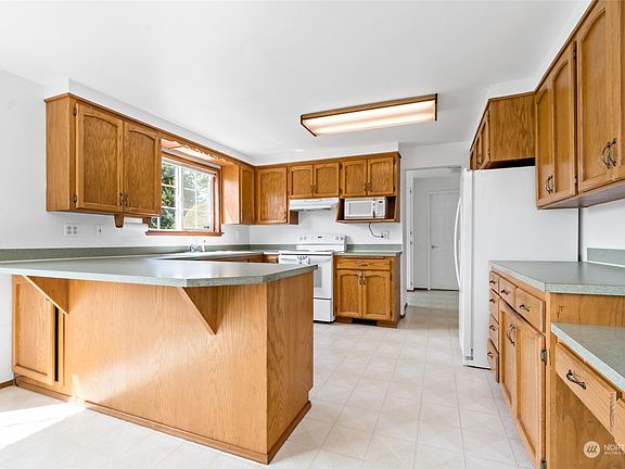 3rd image of 495 Couls Avenue