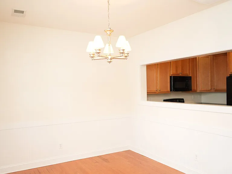 306 Marquette Ct — Photo 6