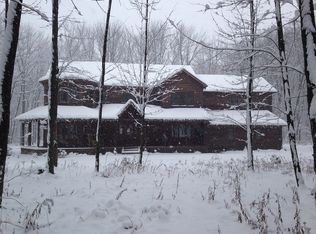 9 Atherholt Dr, Wyoming, PA 18644