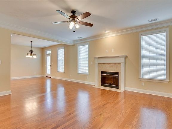 4th image of 425 Fernhurst Ln