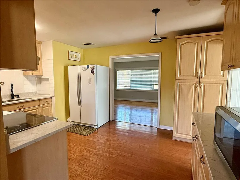 4313 S Hubert Ave — Photo 5