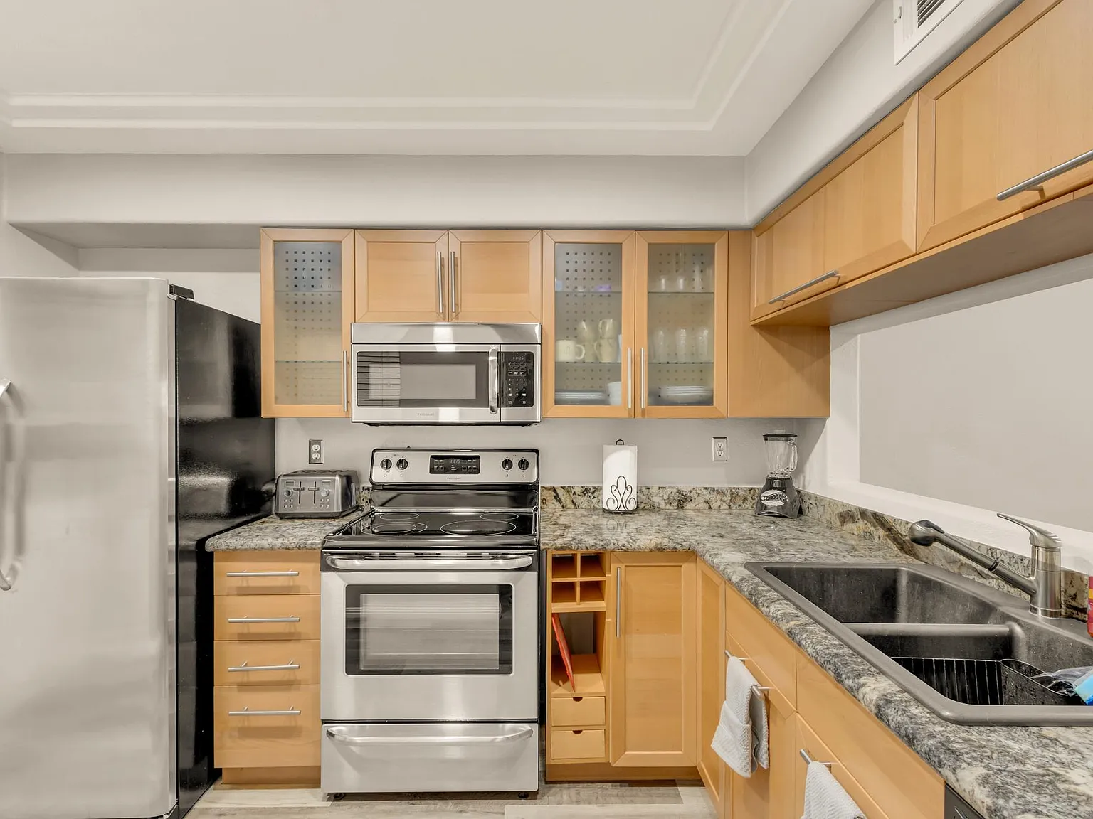 1320 E Barbara Dr — Photo 4