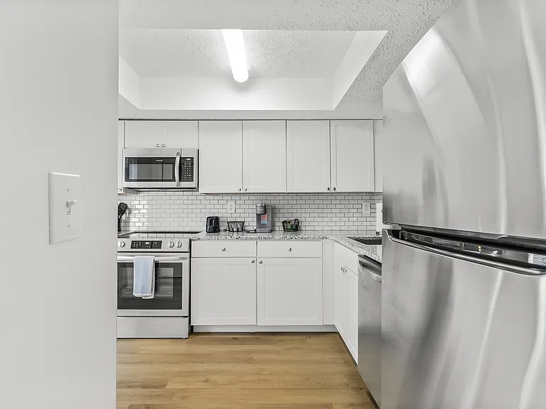 280 Randolph St — Photo 5