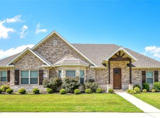 5820 W Poison Springs Dr, Fayetteville, AR 72704