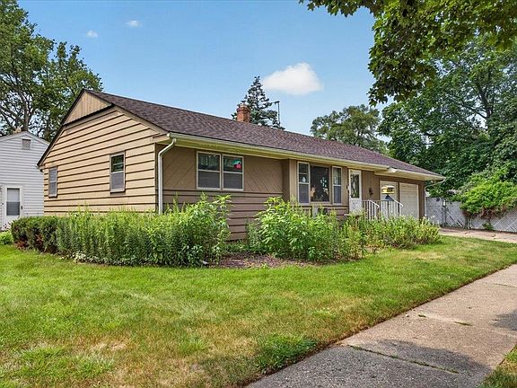 3rd image of 2804 N Winnebago St