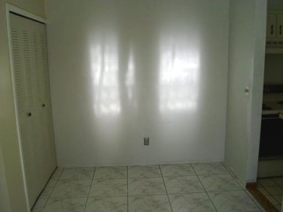 4th image of 2524 Oak Park Way