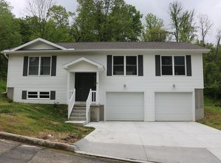 8 Berkley Dr, Athens, OH 45701