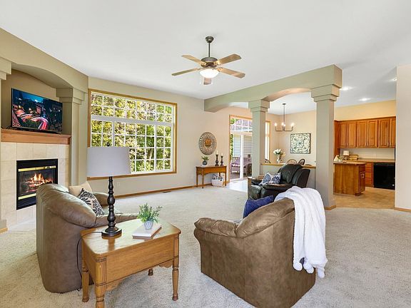 4th image of 1129 Seurer St