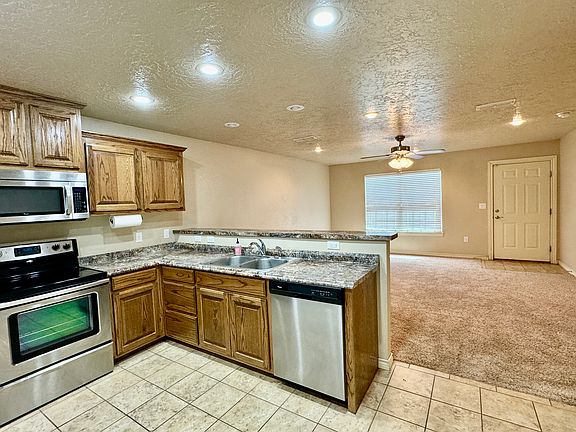 3rd image of 121 Gayland Dr Unit A