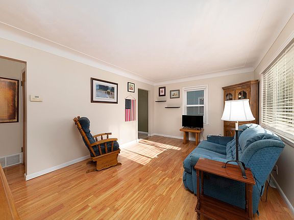 3rd image of 222 Fairview Ave